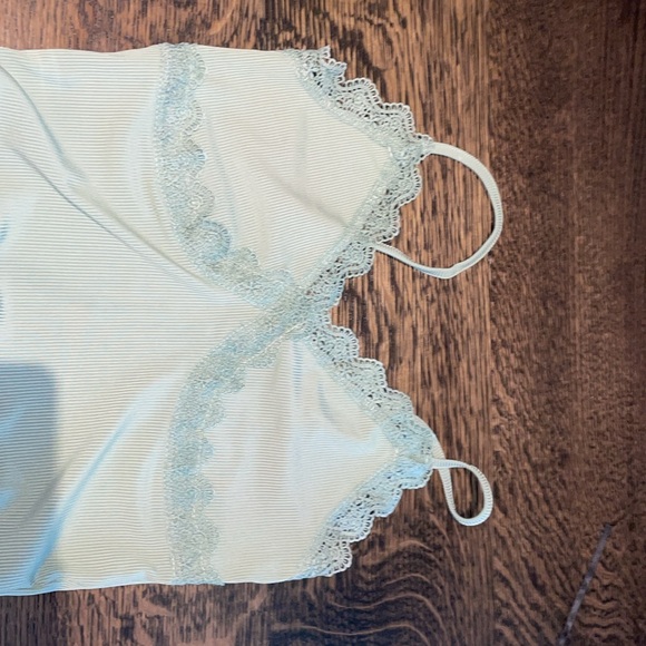 Women’s Lace Tank Top - Picture 2 of 4